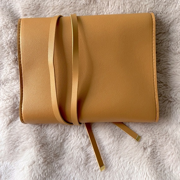 {NOT FOR SALE} Glass Ladder and Co Katherine Tech Organizer Roll - Picture 4 of 11